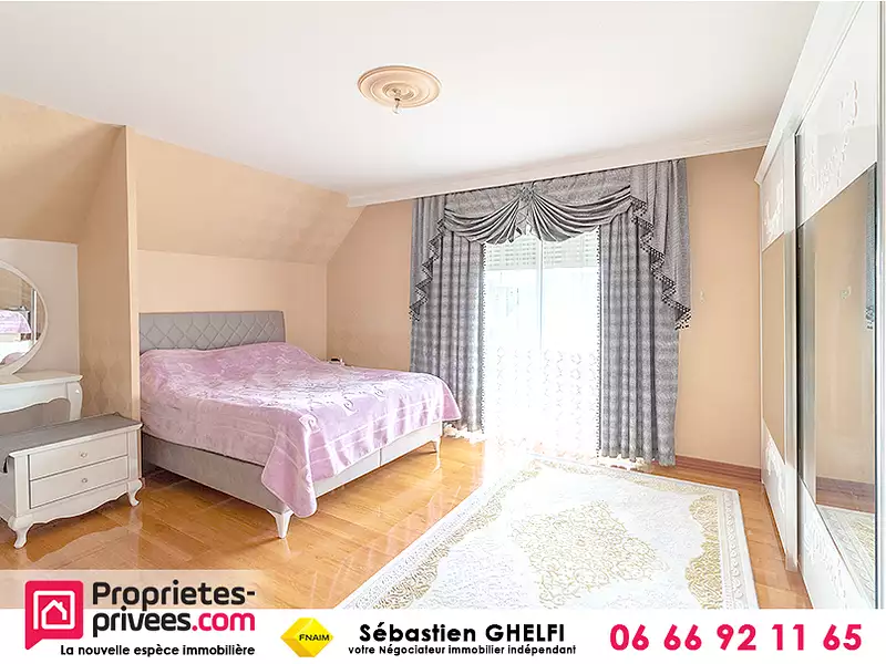 Maison, 235 m²