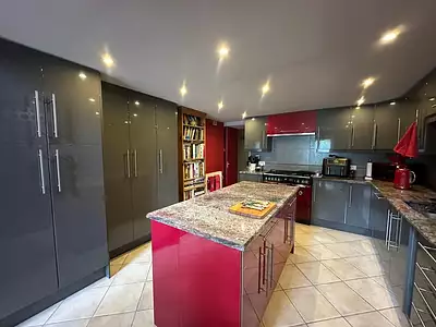 Maison, 268 m²