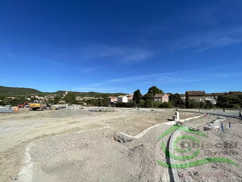Terrain, 704 m²