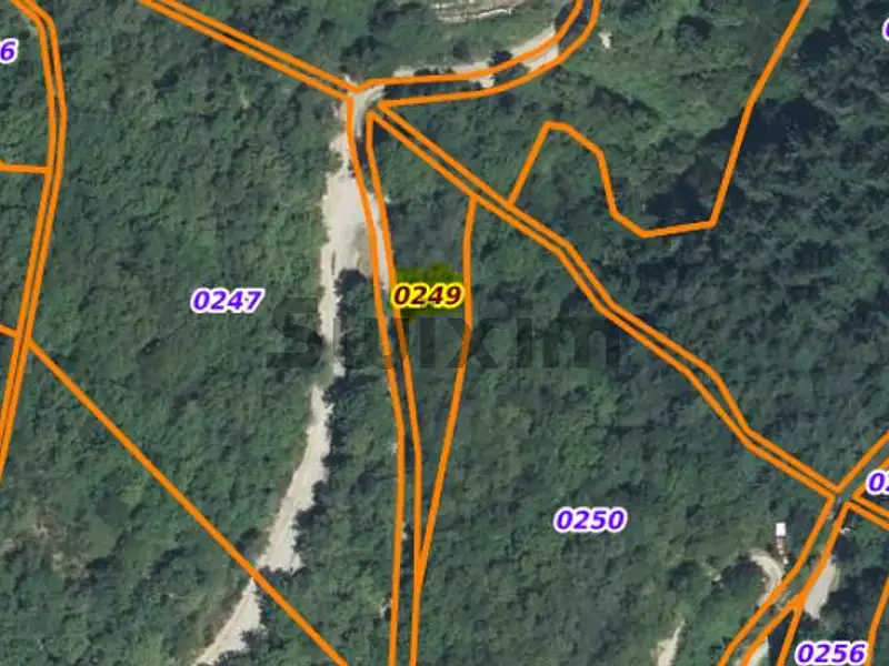 Terrain, 1 350 m²