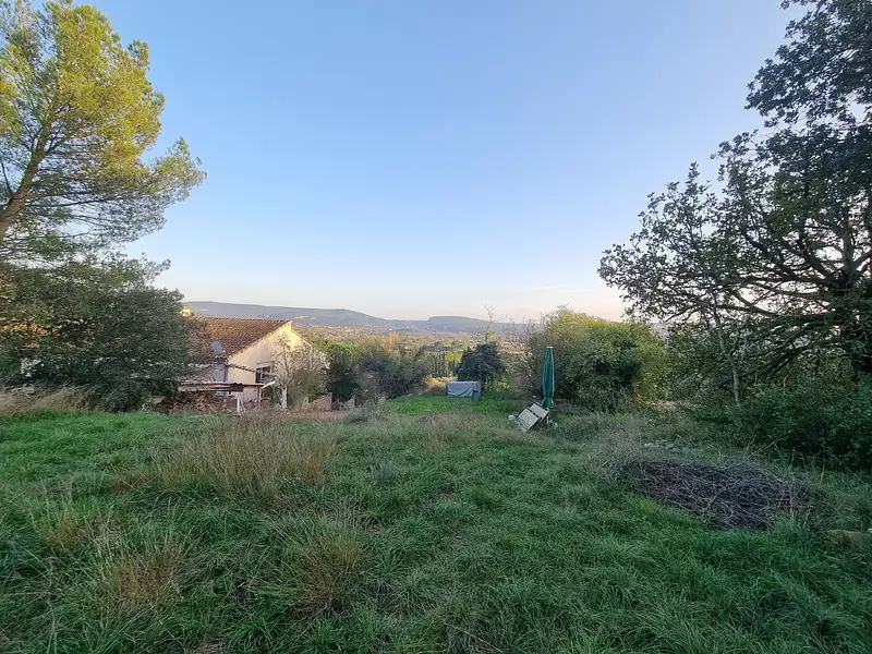 Terrain, 1 700 m²