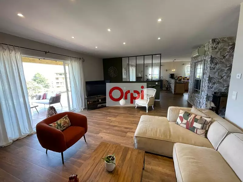 Maison, 235 m²