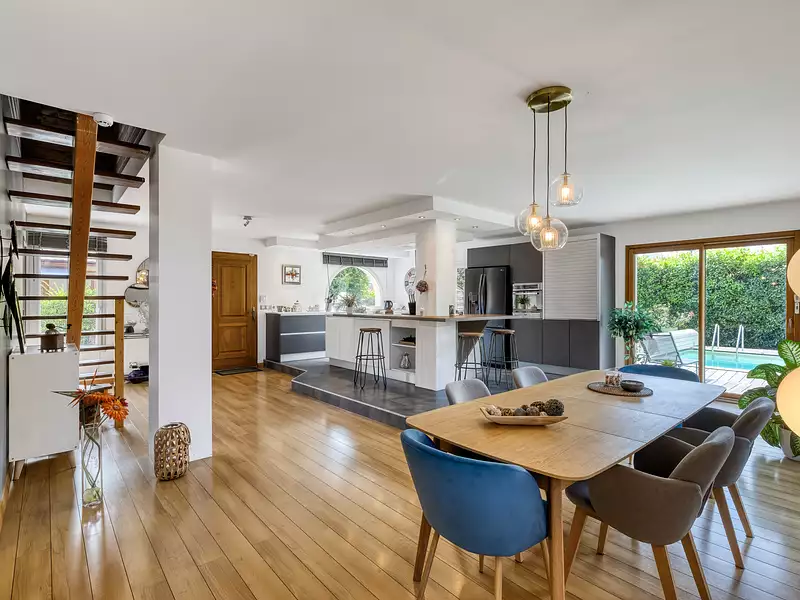 Maison, 166 m²