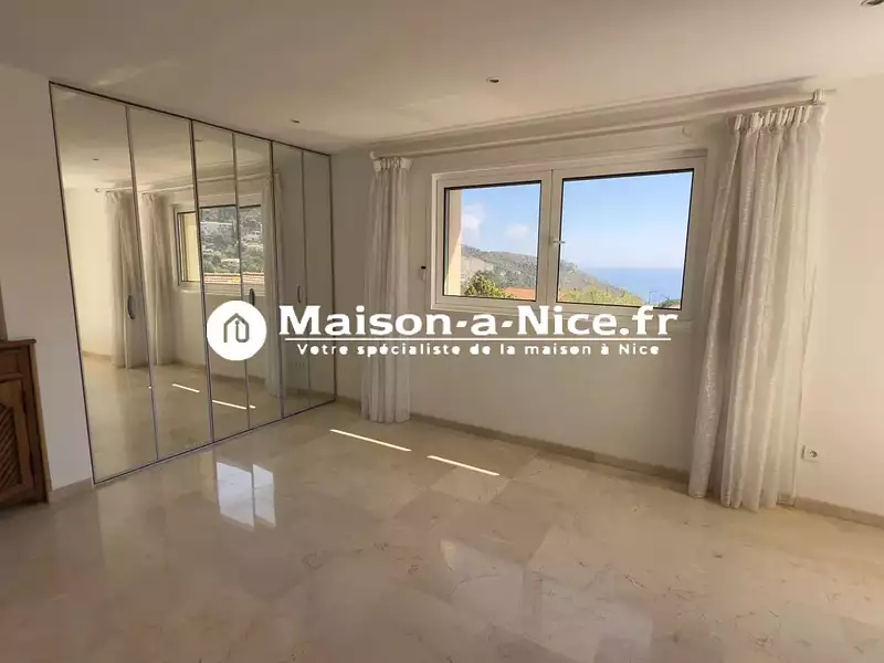 Maison, 333,07 m²