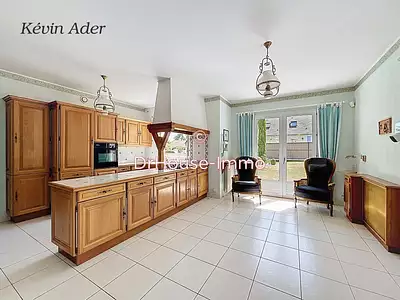 Maison, 245 m²
