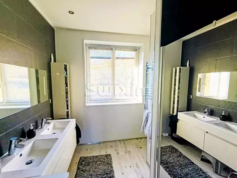 Maison, 225 m²
