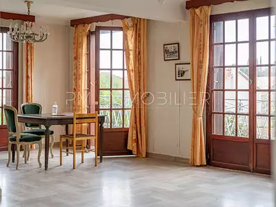 Maison, 235 m²