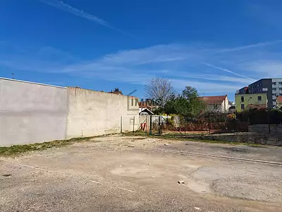 Terrain, 182 m²