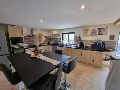 Maison, 196 m²