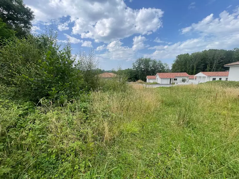 Terrain, 897 m²