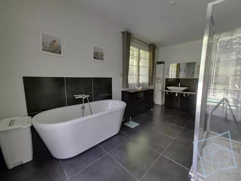 Maison, 270 m²