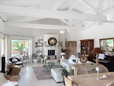 Maison, 257 m²