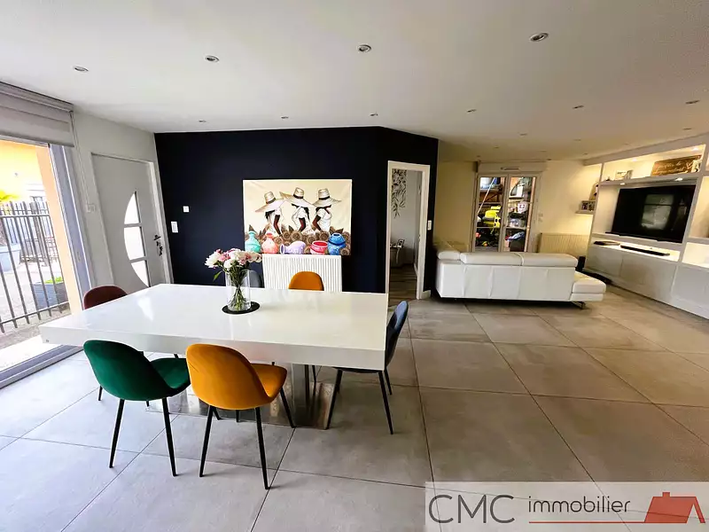 Maison, 284,69 m²