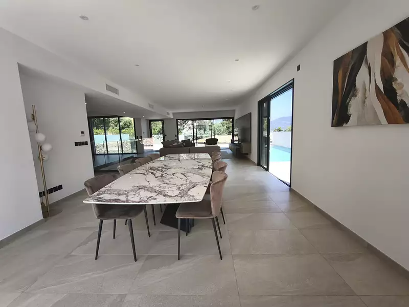 Maison, 244,4 m²