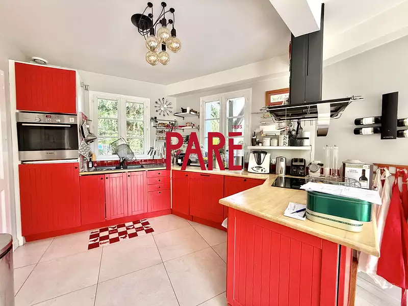 Maison, 235 m²