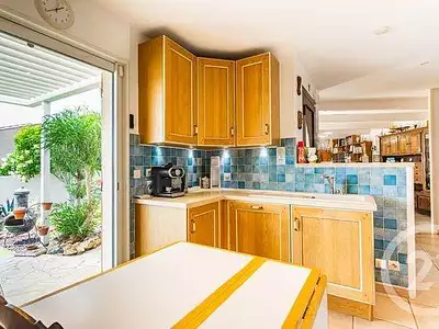 Maison, 183 m²