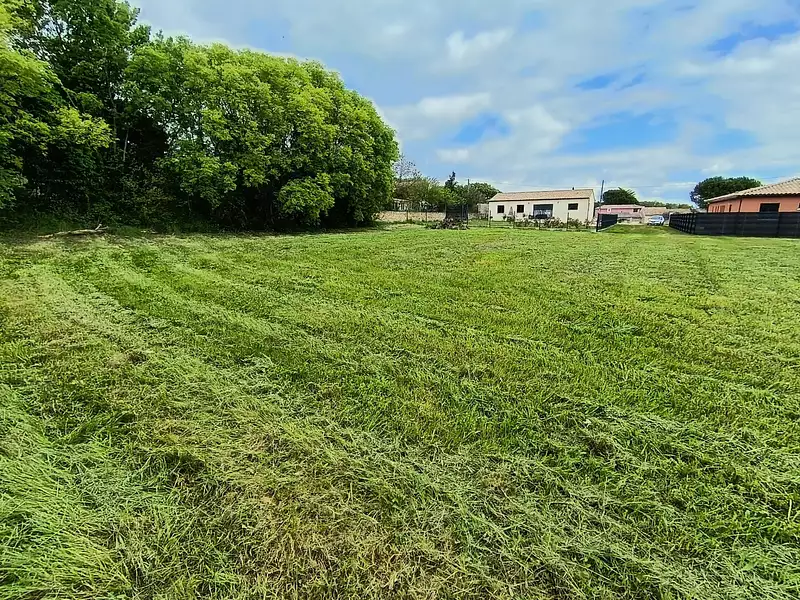 Terrain, 1 072 m²