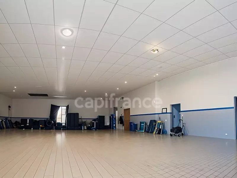 Maison, 1 100 m²