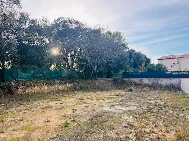 Terrain, 400 m²