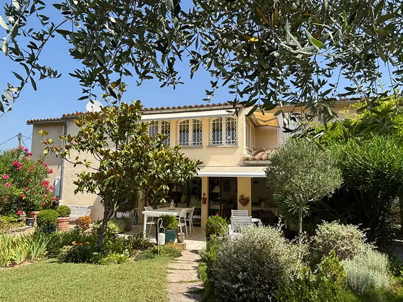Maison, 166 m²