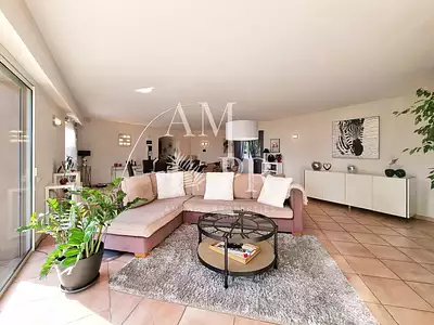Maison, 215 m²