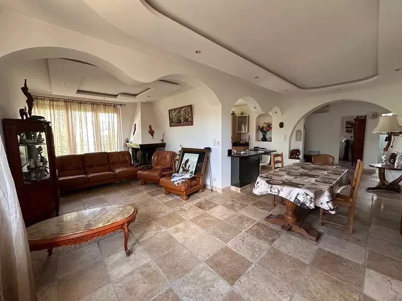 Maison, 250 m²