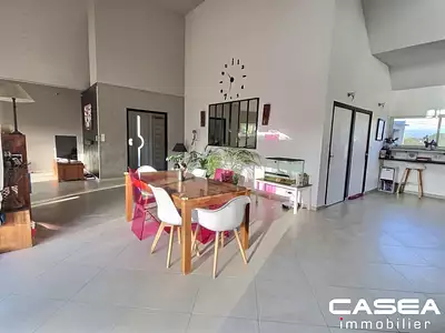 Maison, 239 m²