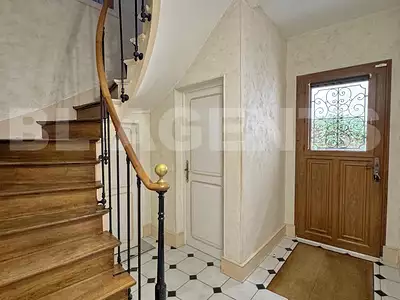 Maison, 169 m²
