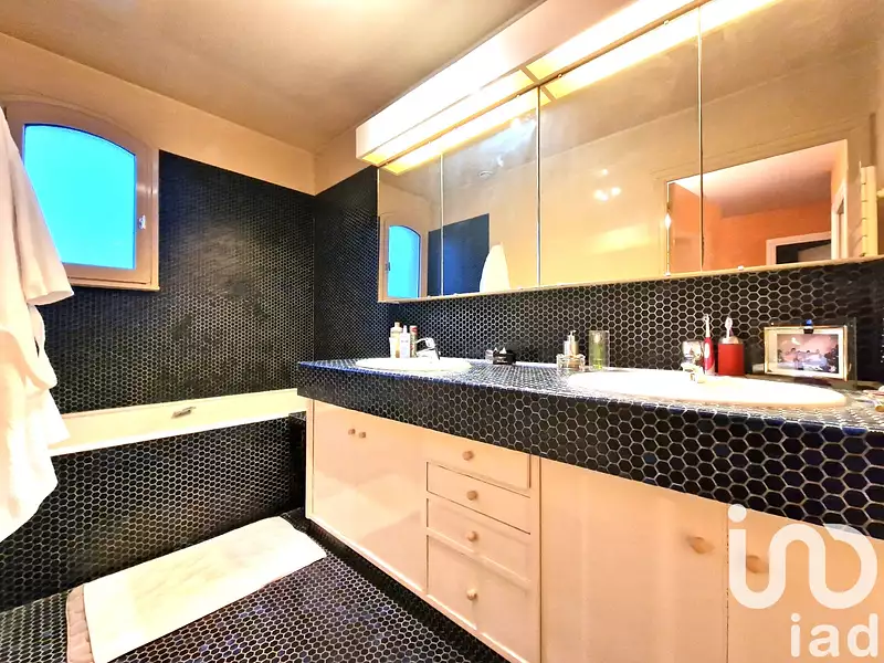 Maison, 230 m²