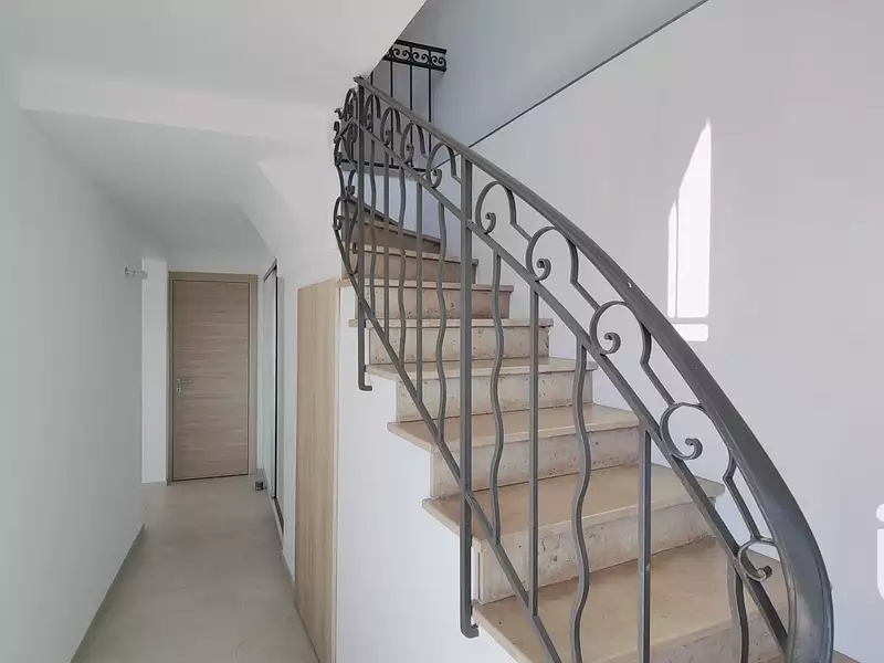 Maison, 175 m²