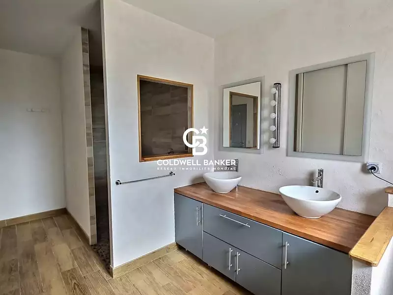 Maison, 220 m²