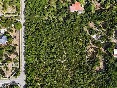 Terrain, 10 000 m²