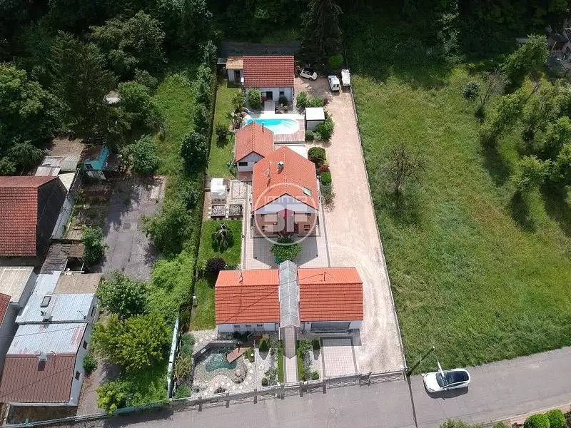 Maison, 196 m²