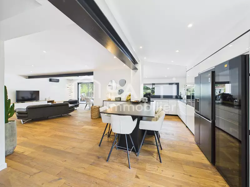 Maison, 260 m²