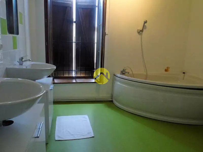 Maison, 246 m²
