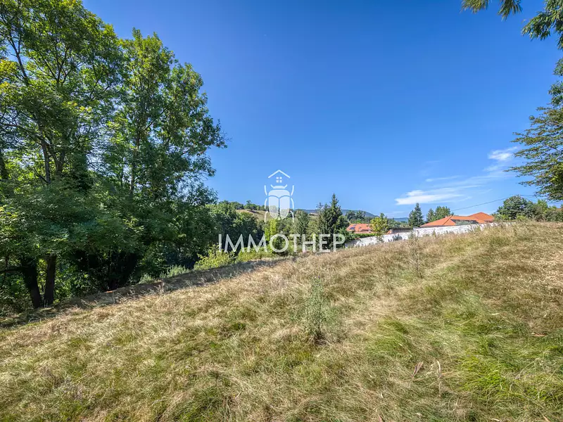 Terrain, 1 738 m²