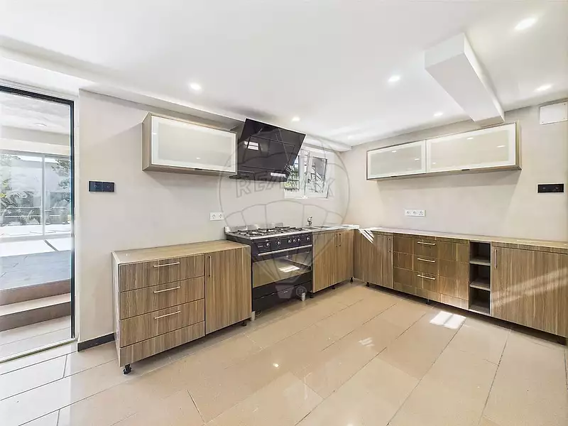 Maison, 255 m²