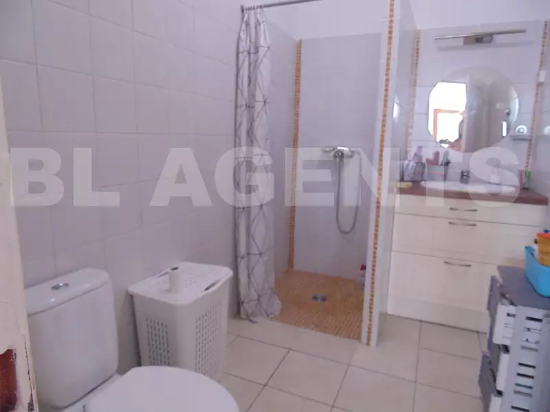 Maison, 240 m²