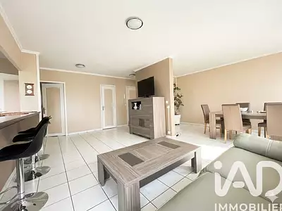 212 000 € 2 944 €/m² Appartement • 72 m² • 4 pièces • 3 chambres Les Clayes-sous-Bois (78340)