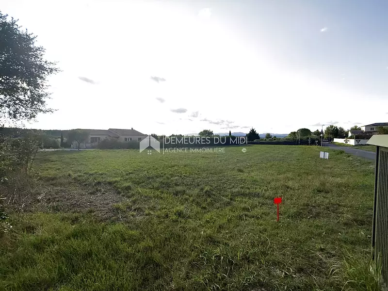 Terrain, 714 m²