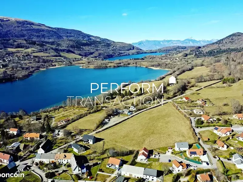 Terrain, 230 m²