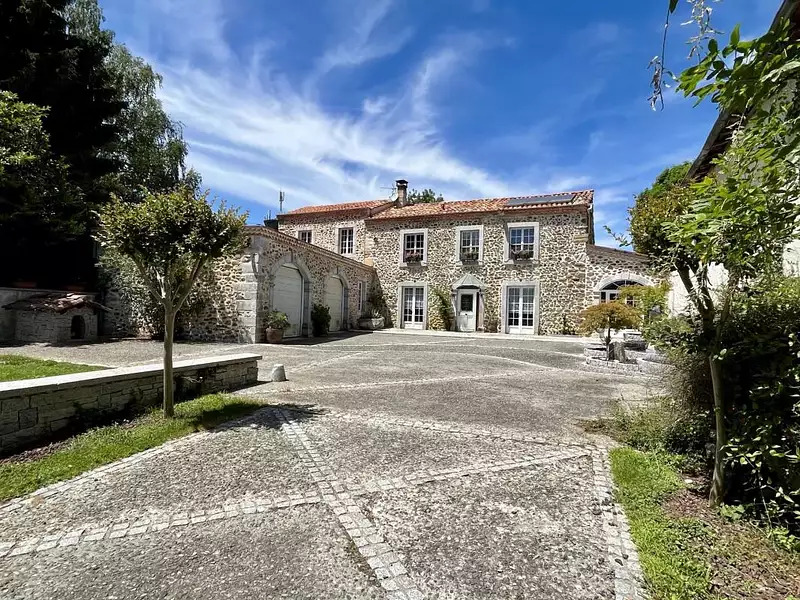 Maison, 248 m²