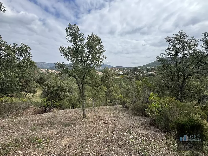 Terrain, 2 070 m²