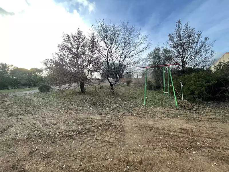 Terrain, 818 m²