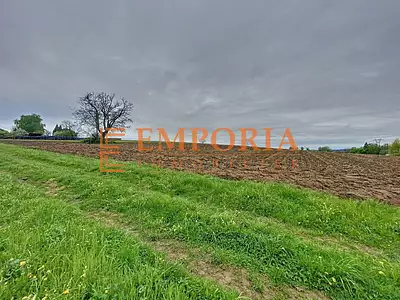 Terrain, 713 m²