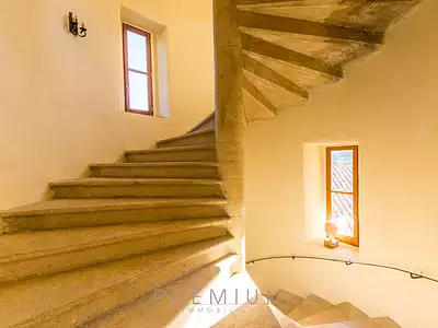 Maison, 890 m²
