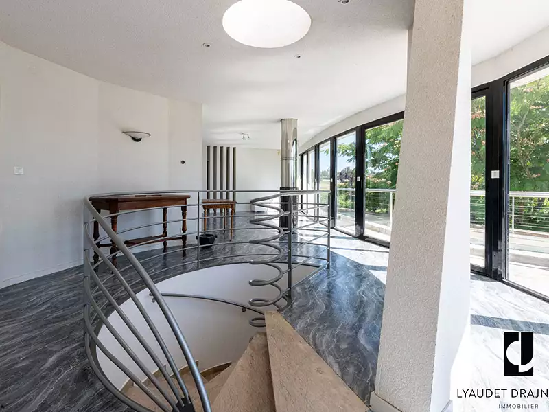 Maison, 323,3 m²