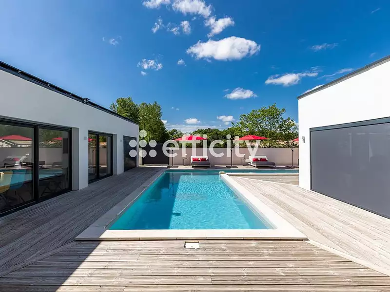 Maison, 340 m²