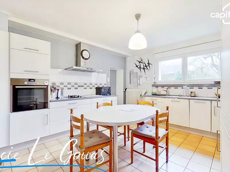 Maison, 233 m²