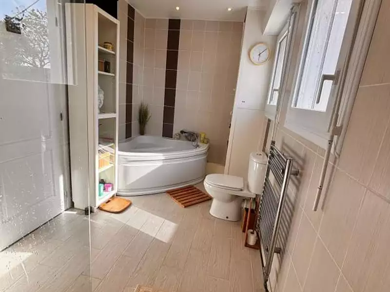 Maison, 215 m²